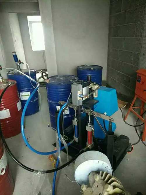 聚脲半自動(dòng)噴涂設(shè)備(圖2) 聚脲防水噴涂施工